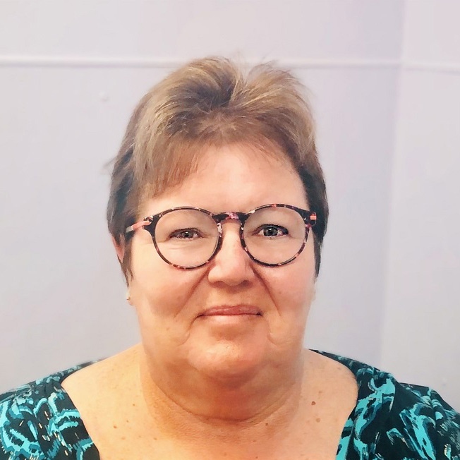 Headshot of Di Thornton
